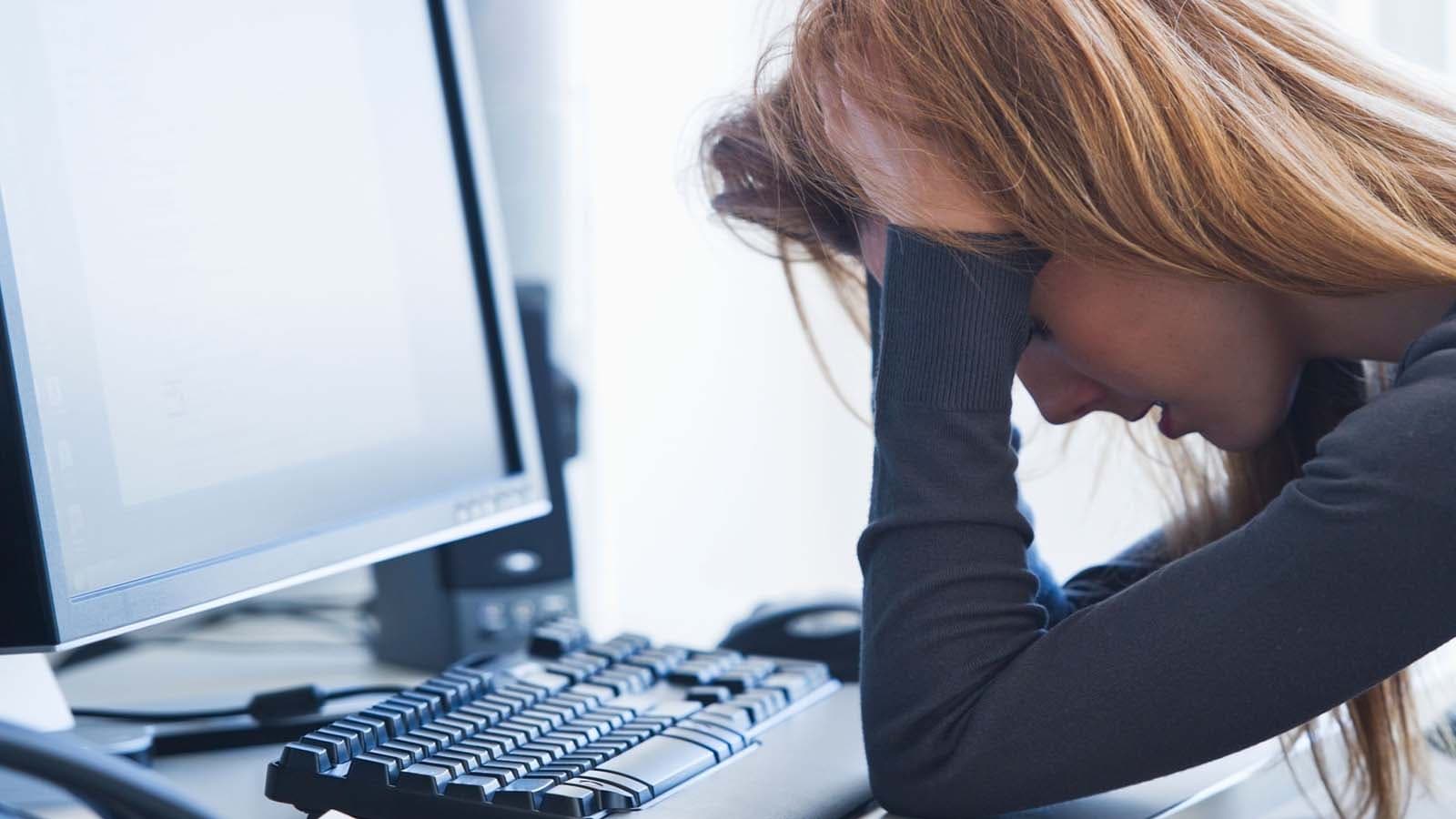 Article Main Image for 5 Habits That Can Harm Your Career