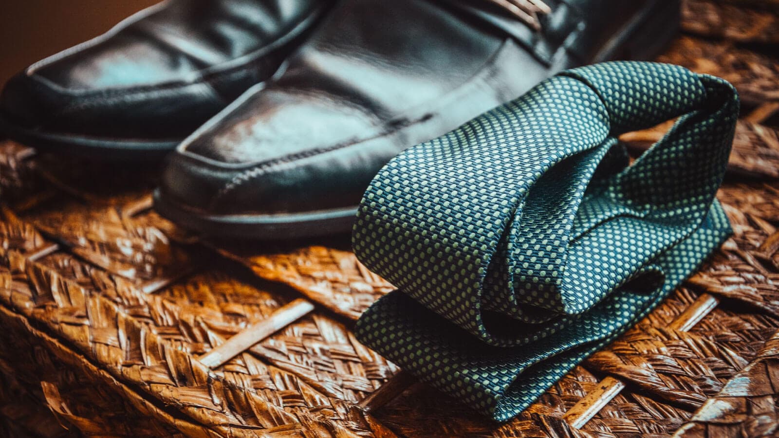 Dress shoes and a tie