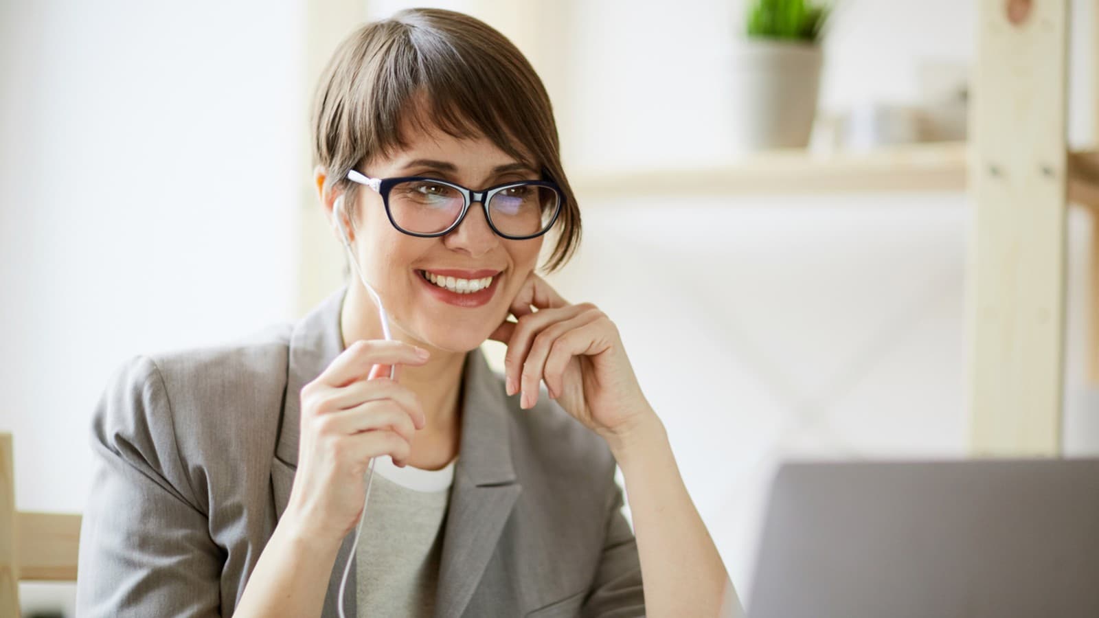 woman talking to laptop