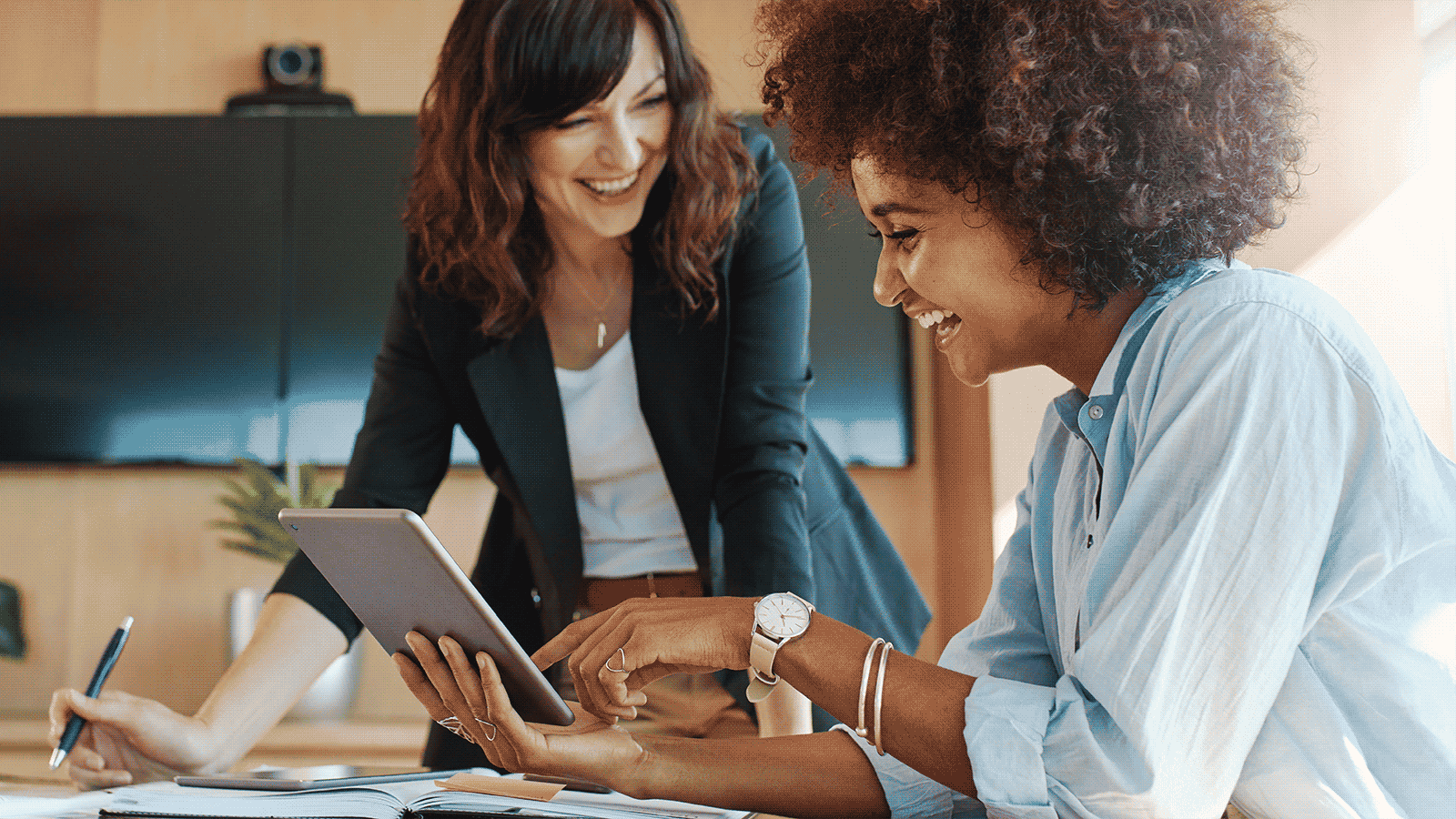 Manager and happy employee talking at a desk